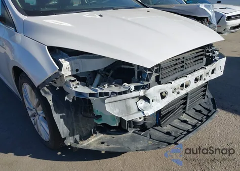 2015 Ford Focus Titanium из США, поврежденный, VIN 1FADP3J26FL369697